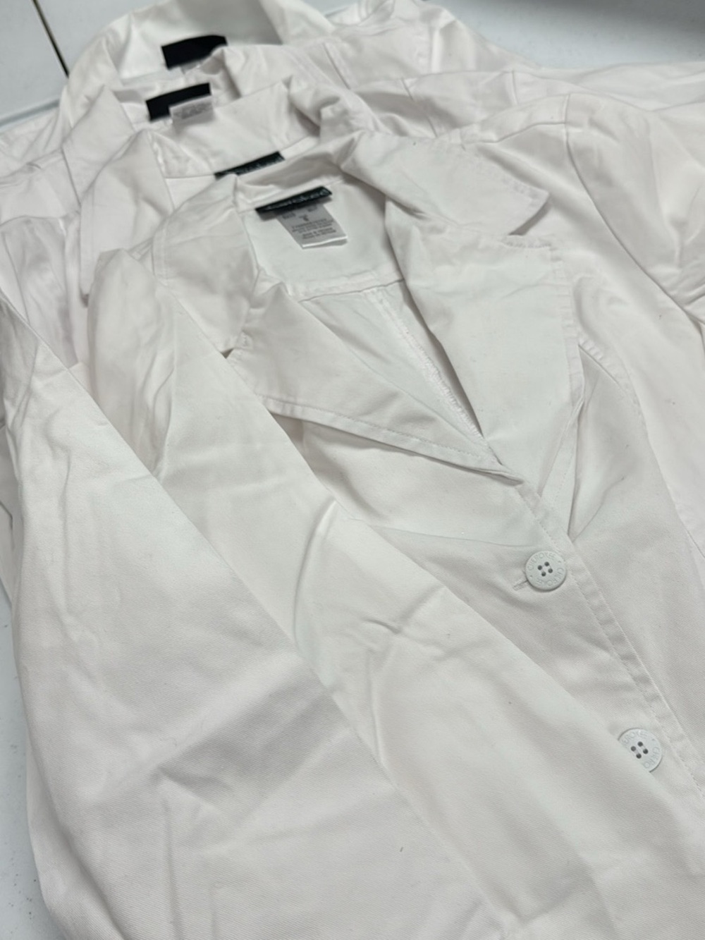Lot: Classic Women's White Single-Button lab coats